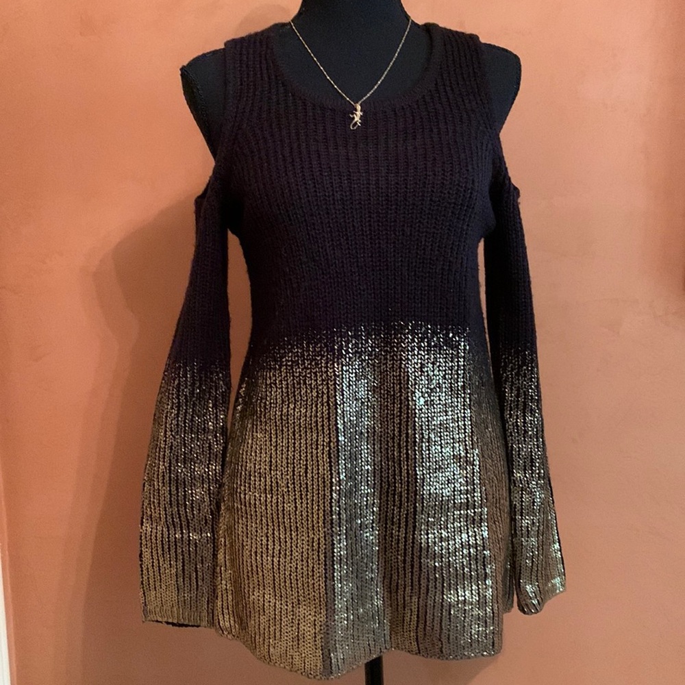 Cold-shoulder black and gold sweater by DESIGN HISTORY
